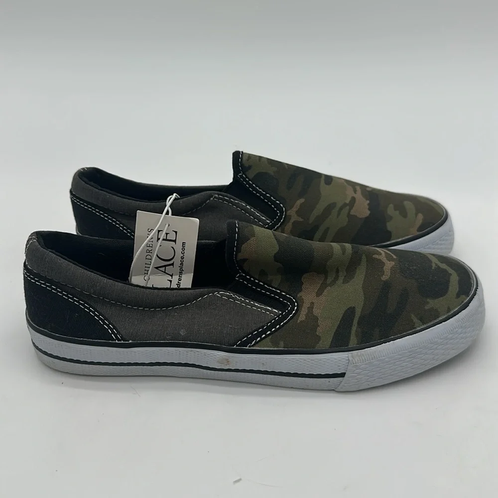 The Children's Place Green and Black Sneakers Size 3 Youth NWT